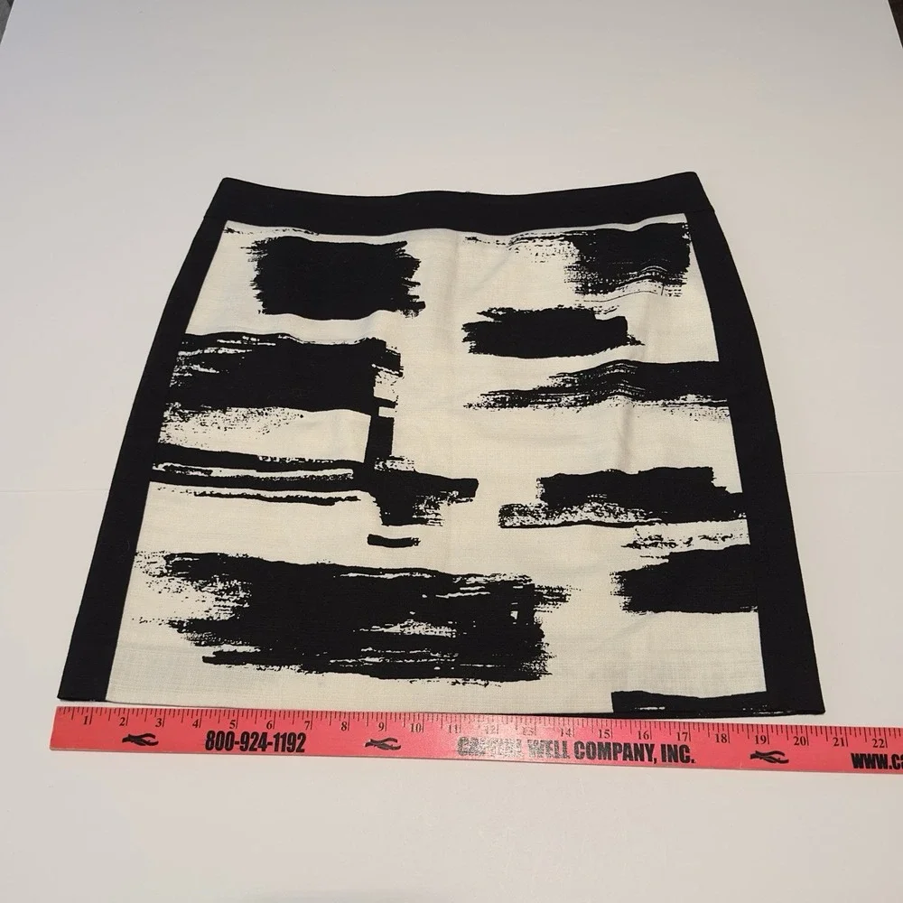Ann Taylor‎ Skirt Womens Size 12P Black & White Printed Pencil Mini Career
